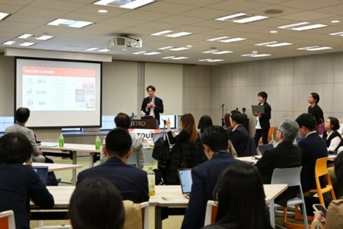 写真　ピッチイベントの様子（ジェトロ撮影）