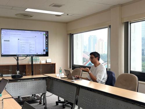 写真　ジェトロのインタビューに応じるGani.AIのティムール共同創業者兼COO（ジェトロ撮影）