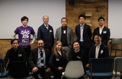 写真　フランスにおけるデモデイ後の参加スタートアップ集合写真（ジェトロ撮影）