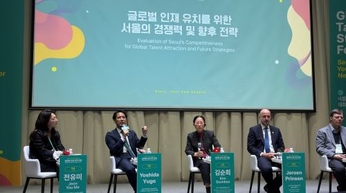 写真　パネルディスカッションの様子（ジェトロ撮影）