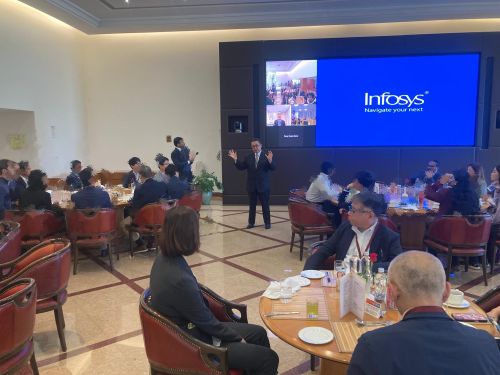 写真　GCCツアーの様子（ジェトロ撮影）