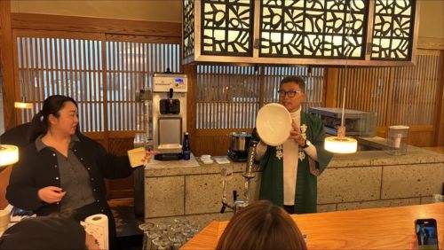 写真　片山講師（右）による講義（ジェトロ撮影）