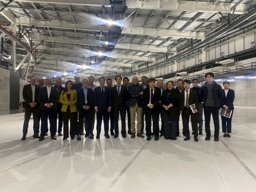 写真　ナノテラスでの集合写真（ジェトロ撮影）