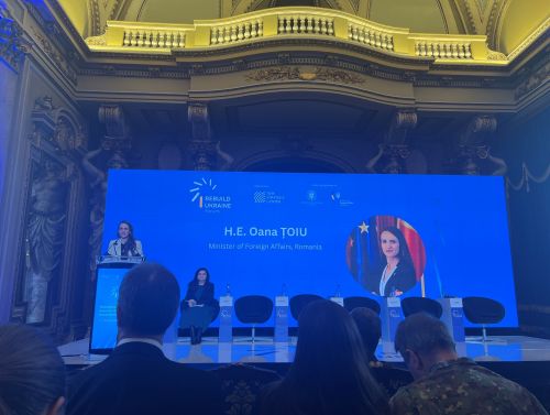 写真　ツォイウ外相による講演（ジェトロ撮影）