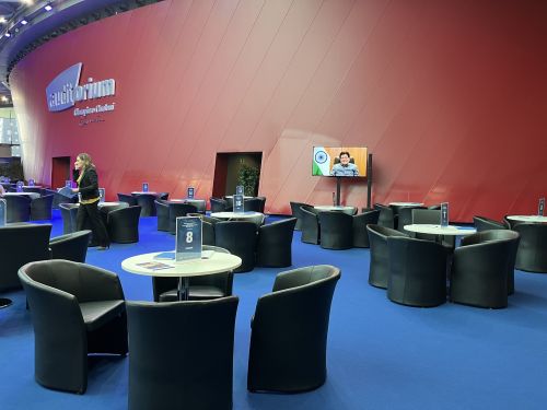 写真　参加企業が在外各国のイタリア大使とオンライン面談できるスペース（ジェトロ撮影）