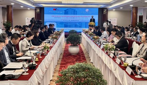 写真　ラウンドテーブルの様子（ジェトロ撮影）