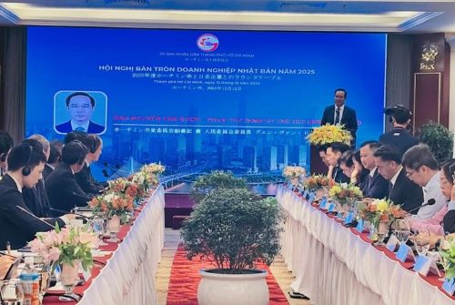 写真　ドゥオック委員長のあいさつの様子（ジェトロ撮影）