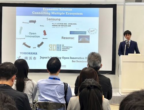 写真　横浜国立大学の井上准教授がサムスンジャパンR＆Dセンター、レゾナックなどの半導体R＆Dの企業集積と連携したコンソーシアムの取り組みを解説（ジェトロ撮影）