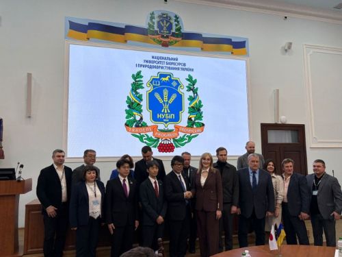 写真　設立記念式典での集合写真（ジェトロ撮影）