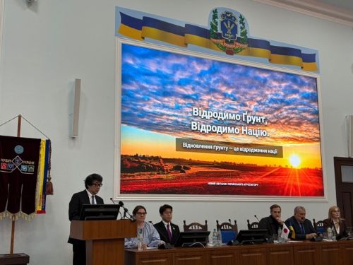 写真　田中社長のスピーチ（ジェトロ撮影）