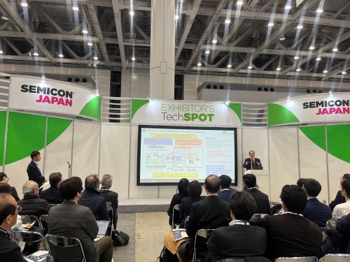 写真　講演する寺本教授（ジェトロ撮影）