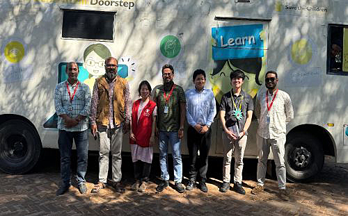 写真　セーブ・ザ・チルドレンの職員ら（セーブ・ザ・チルドレン提供）