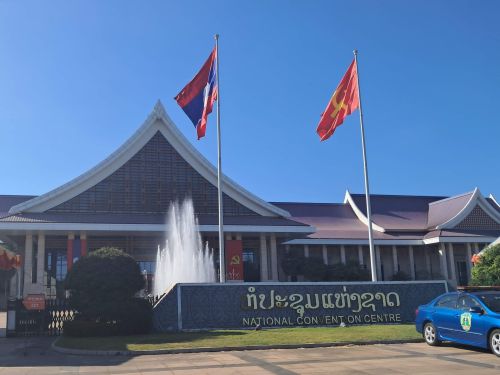 写真　首都ビエンチャンの国立会議場（ジェトロ撮影）