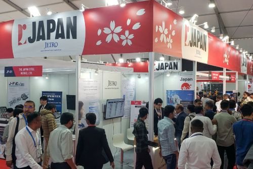 写真　来場者でにぎわうジャパンパビリオン（ジェトロ撮影）