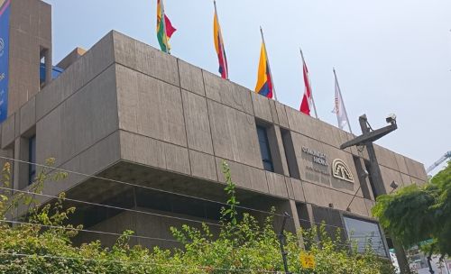 写真　ペルーの首都リマにあるアンデス共同体（CAN）本部ビル（ジェトロ撮影）