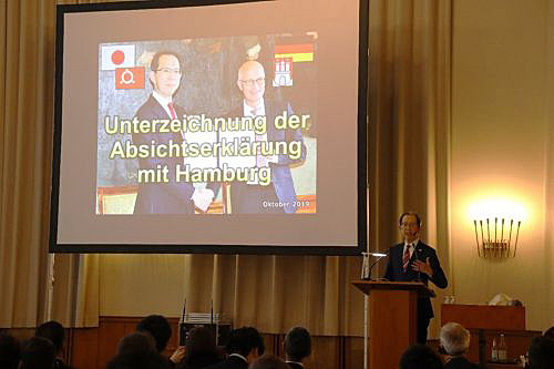 写真　福島県の内堀知事による基調講演（福島県提供）