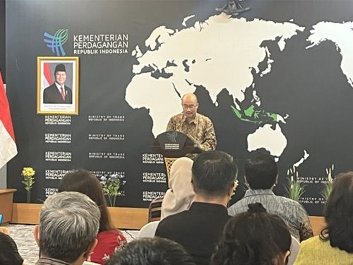 写真　開会式の比良井ジェトロ・ジャカルタ事務所長のあいさつの様子（ジェトロ撮影）