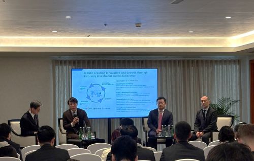 写真　パネルディスカッションの様子（ジェトロ撮影）