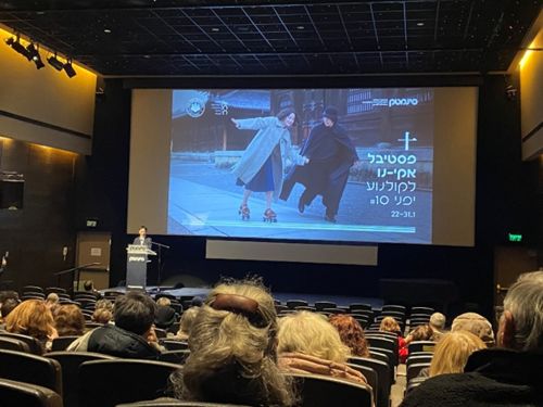 写真　映画祭での開会あいさつ（ジェトロ撮影）