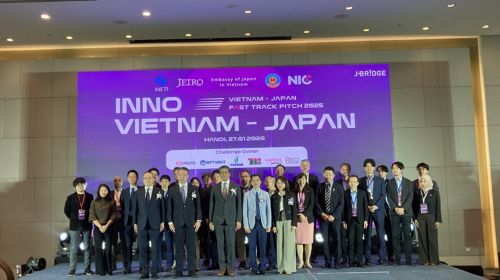 写真　全体の集合写真（ジェトロ撮影）