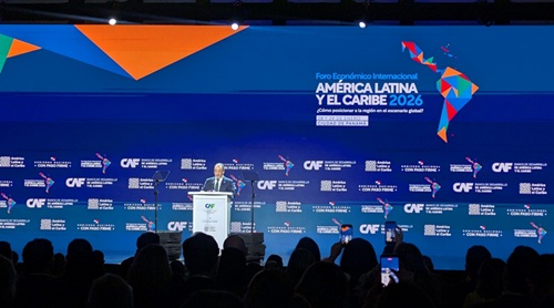 写真　開会セッションであいさつするセルヒオ・ディアス・グラナドス総裁（ジェトロ撮影）