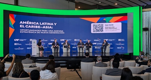 写真　パネルディスカッションの様子（ジェトロ撮影）