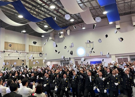 写真　卒業式典の様子（商船三井提供）