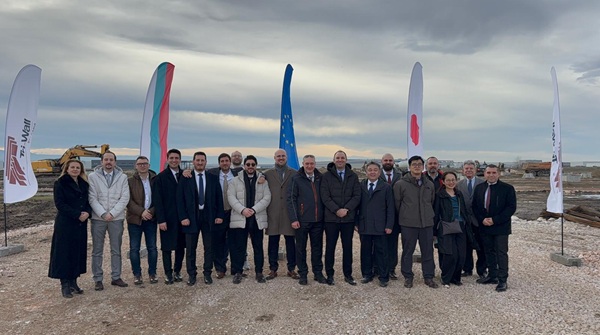 写真　関係者集合写真（トライウォール提供）