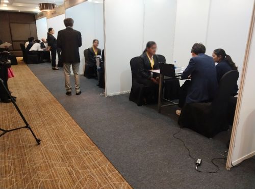 写真　面接の様子（ジェトロ撮影）