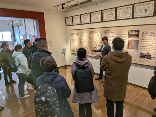 写真　酒蔵視察の様子（ジェトロ撮影）