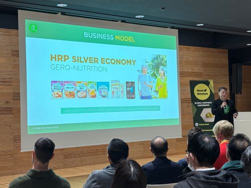 写真　海外スタートアップによるピッチの様子（ジェトロ撮影）