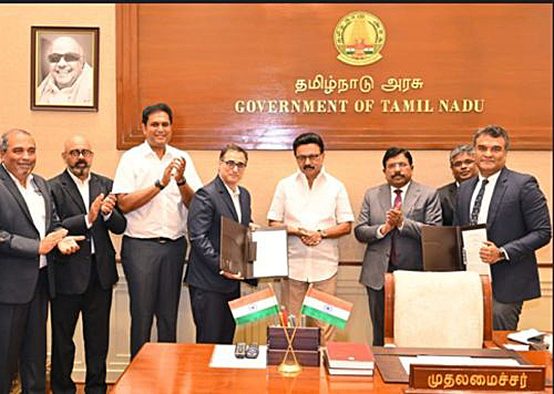 写真　スターリンTN州首相との署名式の様子（TN州政府投資誘致機関ガイダンス提供）