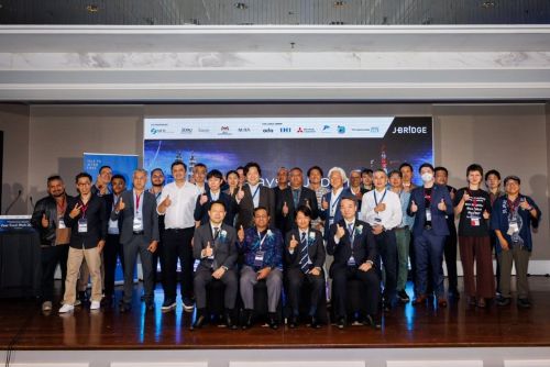 写真　全体の集合写真（ジェトロ撮影）