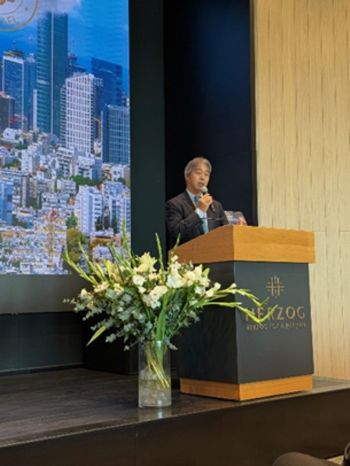 写真　開会あいさつを行う新居大使（ジェトロ撮影）