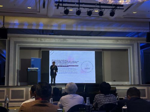 写真　Malaysia-Japan Fast Track Pitch 2025でのPARONGPONG RAW LABによるピッチ（ジェトロ撮影）