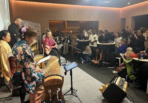 写真　邦楽器演奏の様子（ジェトロ撮影）