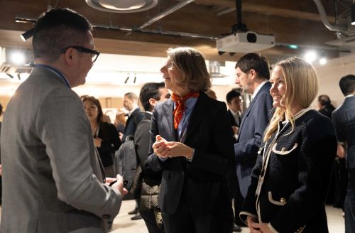 写真　Japan Entry Acceleration Program（JEAP）デモデイでの登壇企業と日本企業交流の様子（ジェトロ撮影）