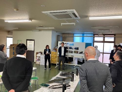 写真　京都府での出汁素材メーカー視察の様子（ジェトロ撮影）