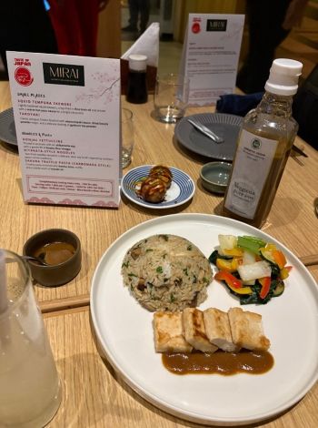 写真　「Mirai Restaurant Mumbai」で一般客向けに提供された料理（ジェトロ撮影）