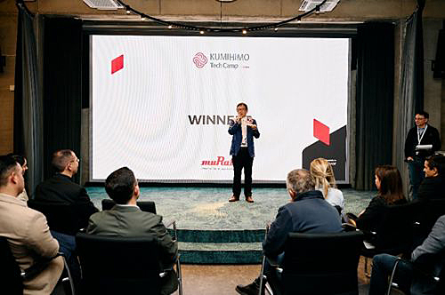 写真　授賞式の様子（村田製作所提供）