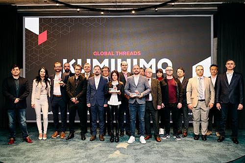 写真　受賞した優秀企業（村田製作所提供）