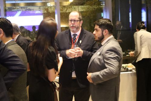 写真　ネットワーキングの様子（ジェトロ撮影）