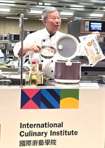 写真　日本産米の調理法の説明（ジェトロ撮影）