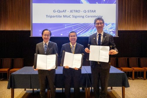 写真　署名式の様子（ジェトロ撮影）