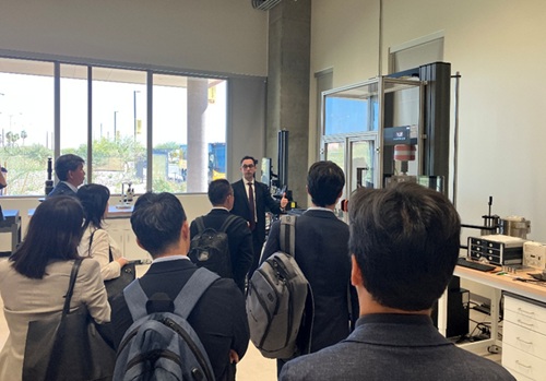 写真　アリゾナ州立大学視察時の様子（ジェトロ撮影）