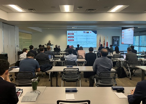 写真　現地日系団体によるプレゼン（ジェトロ撮影）