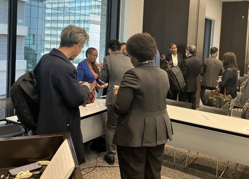 写真　セミナー終了後のネットワーキングの様子（ジェトロ撮影）