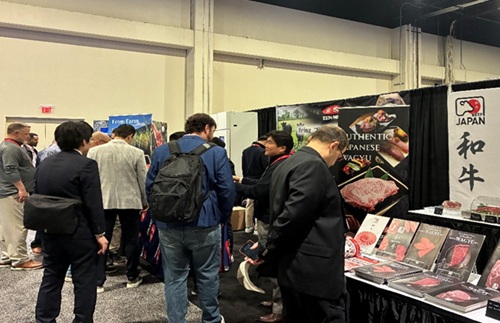 写真　混雑する和牛ブース（ジェトロ撮影）