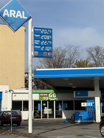 写真　3月8日朝のベルリン市内のガソリンスタンド（ジェトロ撮影）