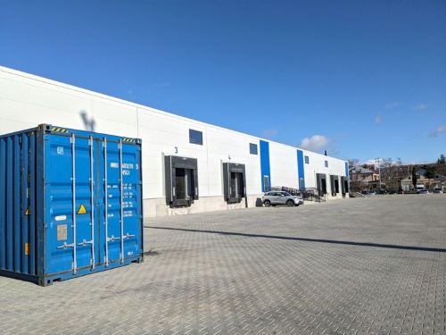 写真　ドライポート内の倉庫（ジェトロ撮影）